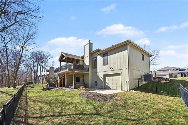 18301 Belinda Drive, Smithville, MO 64089