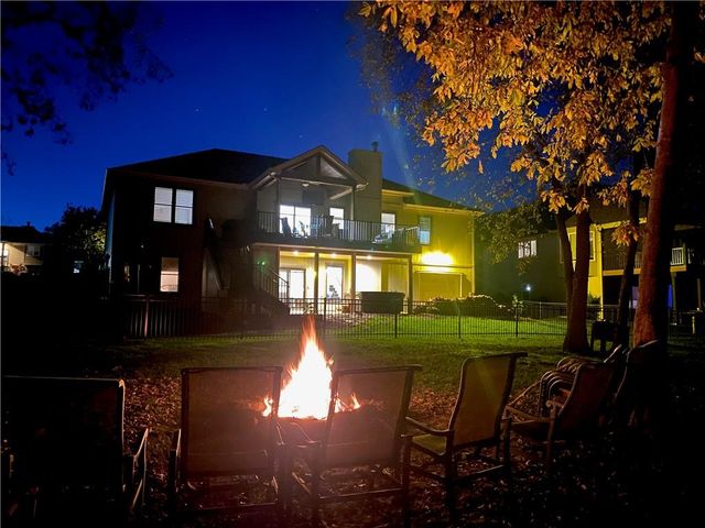 18301 Belinda Drive, Smithville, MO 64089