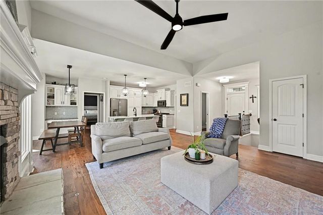 18301 Belinda Drive, Smithville, MO 64089