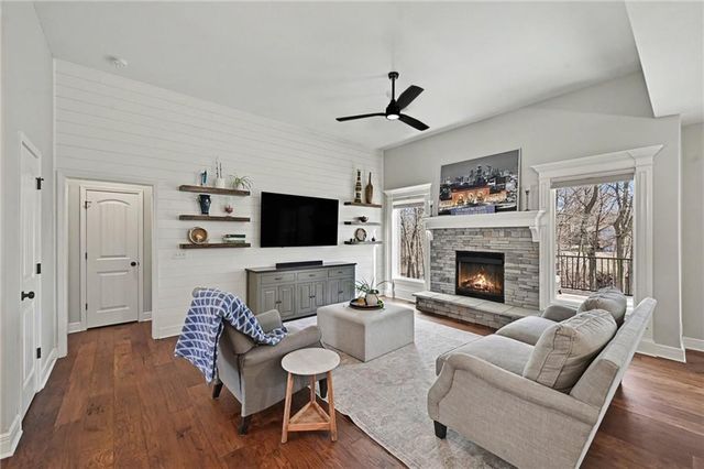 18301 Belinda Drive, Smithville, MO 64089