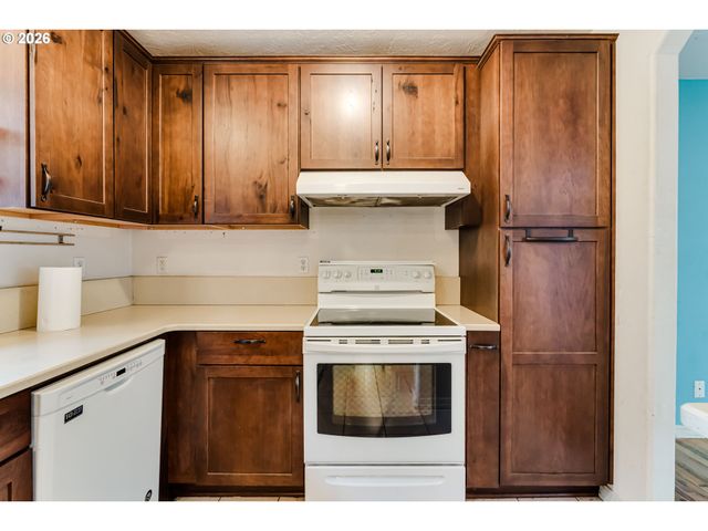 1010 ELKAY Dr, Eugene, OR 97404