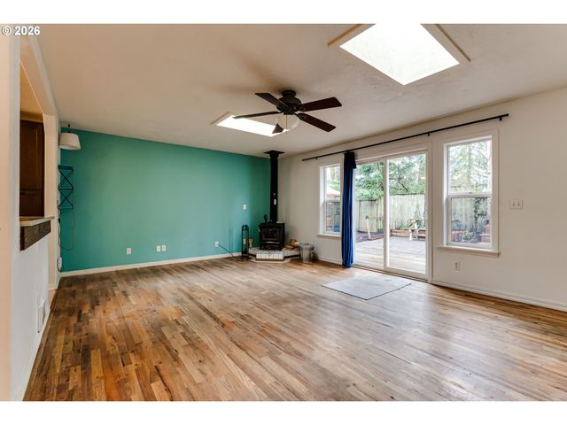 1010 ELKAY Dr, Eugene, OR 97404