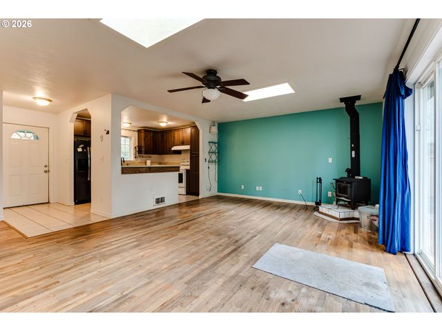 1010 ELKAY Dr, Eugene, OR 97404