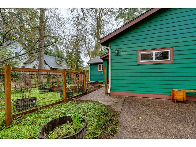 1010 ELKAY Dr, Eugene, OR 97404