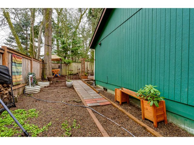 1010 ELKAY Dr, Eugene, OR 97404