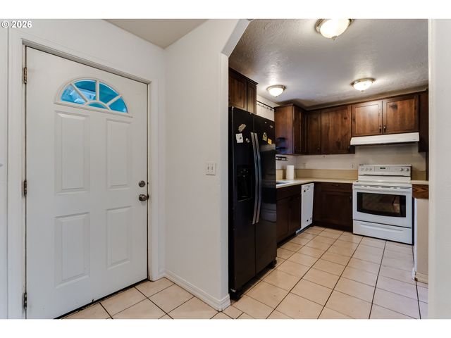 1010 ELKAY Dr, Eugene, OR 97404