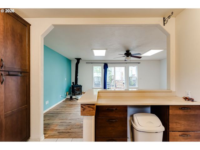 1010 ELKAY Dr, Eugene, OR 97404