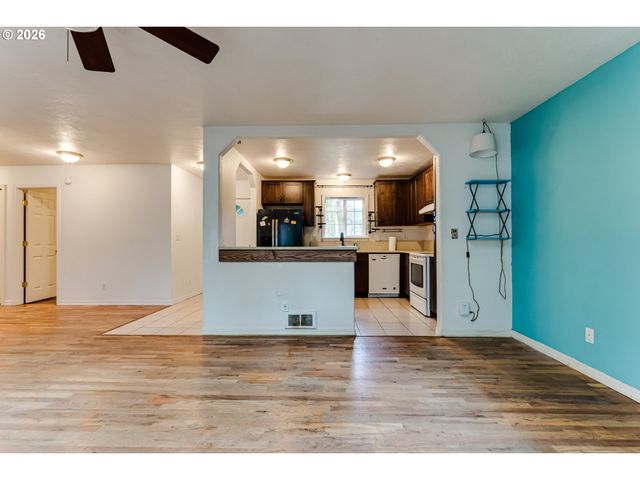 1010 ELKAY Dr, Eugene, OR 97404