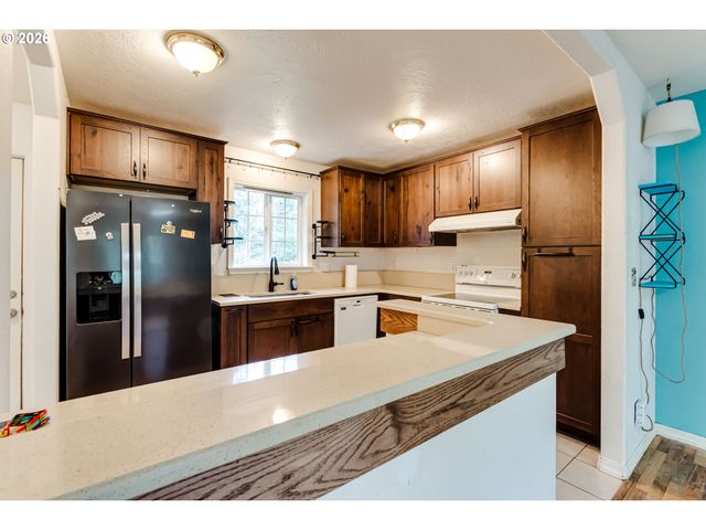 1010 ELKAY Dr, Eugene, OR 97404