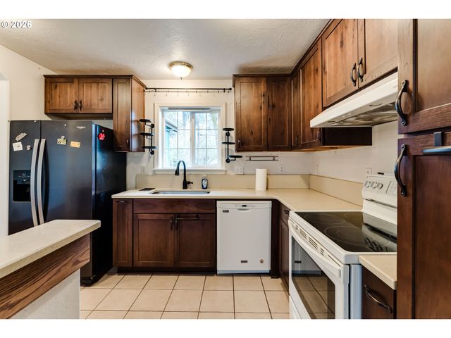 1010 ELKAY Dr, Eugene, OR 97404