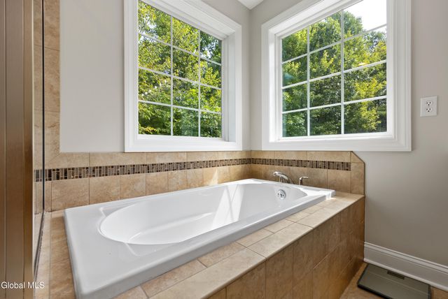 3 Ashleigh Lane, Saratoga, NY 12866