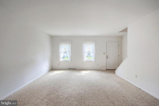3819 KINGS ARMS LN, York, PA 17402