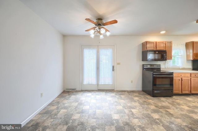 3819 KINGS ARMS LN, York, PA 17402