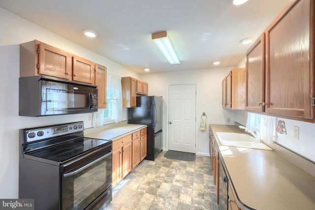 3819 KINGS ARMS LN, York, PA 17402