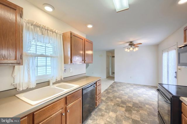 3819 KINGS ARMS LN, York, PA 17402