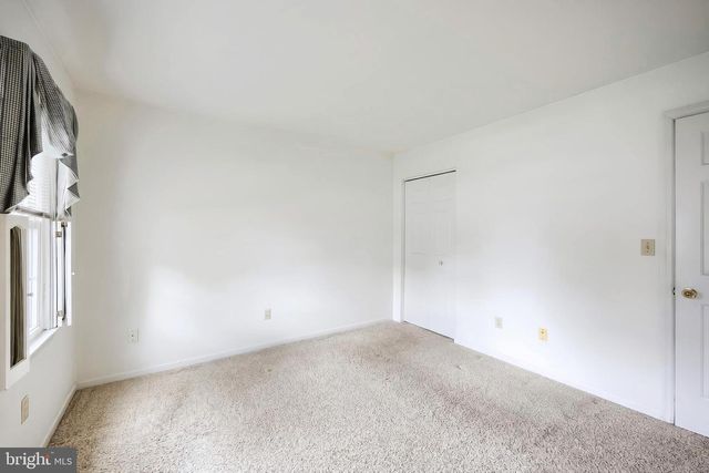 3819 KINGS ARMS LN, York, PA 17402