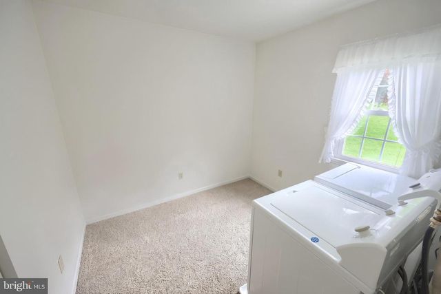 3819 KINGS ARMS LN, York, PA 17402
