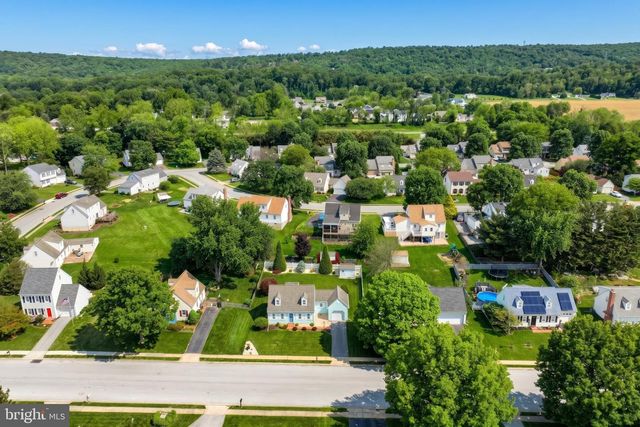 3819 KINGS ARMS LN, York, PA 17402