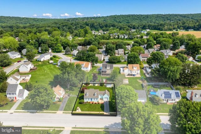 3819 KINGS ARMS LN, York, PA 17402