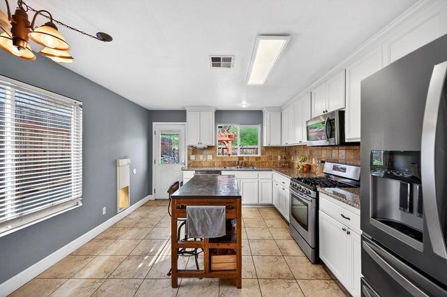 115 Arcade Blvd, Sacramento, CA 95815