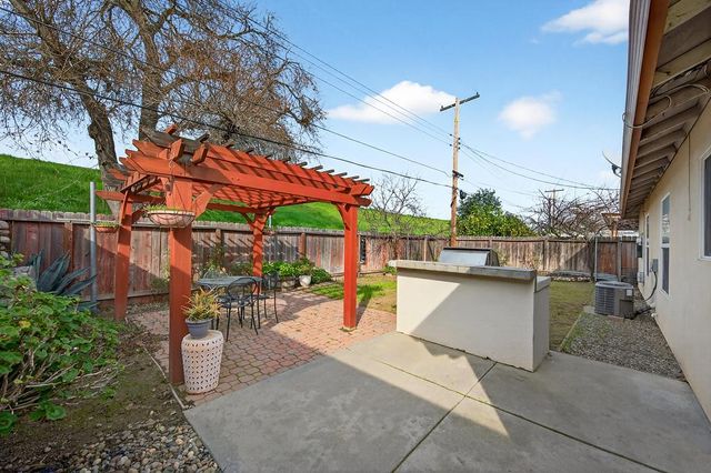 115 Arcade Blvd, Sacramento, CA 95815