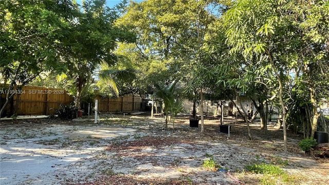 2433 NW 20th St, Fort Lauderdale, FL 33311