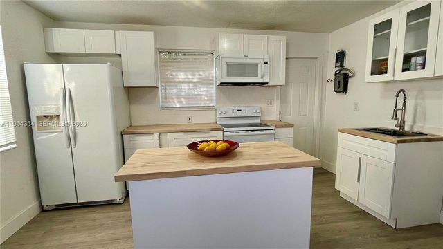 2433 NW 20th St, Fort Lauderdale, FL 33311