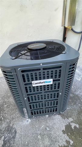 2433 NW 20th St, Fort Lauderdale, FL 33311