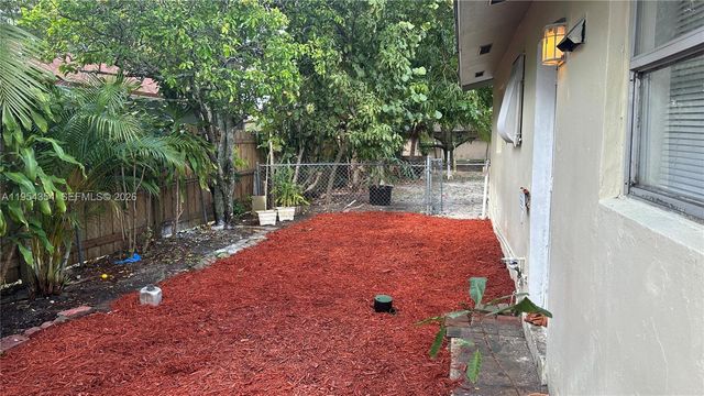 2433 NW 20th St, Fort Lauderdale, FL 33311