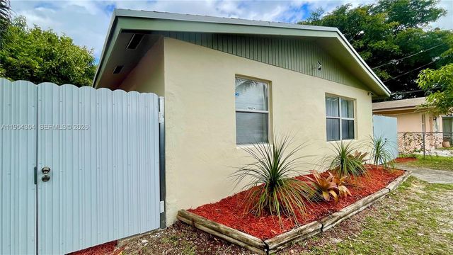 2433 NW 20th St, Fort Lauderdale, FL 33311