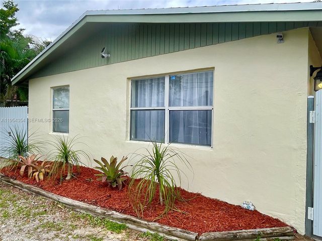 2433 NW 20th St, Fort Lauderdale, FL 33311