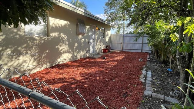 2433 NW 20th St, Fort Lauderdale, FL 33311