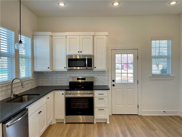 610 W Price Avenue A, Springdale, AR 72764