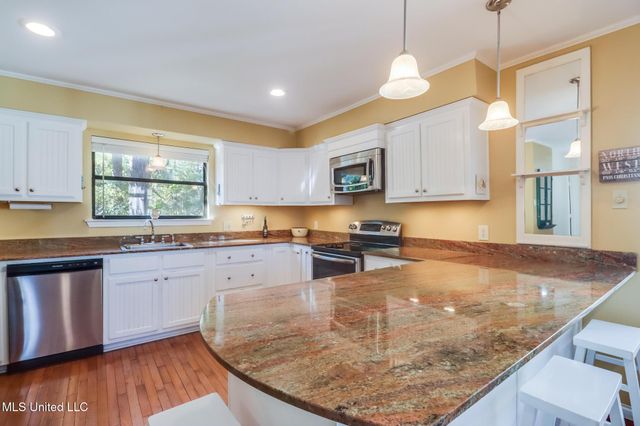 112 Dogwood Lane, Pass Christian, MS 39571