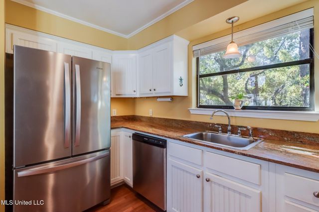 112 Dogwood Lane, Pass Christian, MS 39571