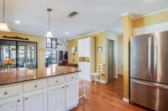 112 Dogwood Lane, Pass Christian, MS 39571