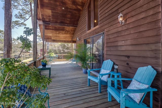 112 Dogwood Lane, Pass Christian, MS 39571