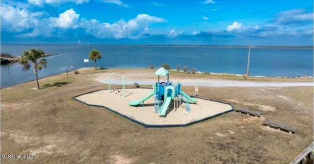 112 Dogwood Lane, Pass Christian, MS 39571