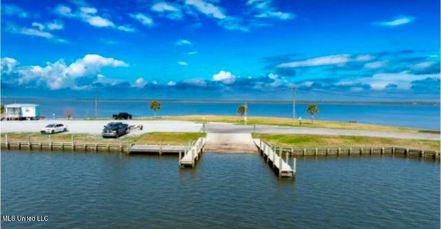 112 Dogwood Lane, Pass Christian, MS 39571