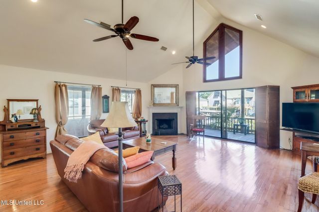 112 Dogwood Lane, Pass Christian, MS 39571