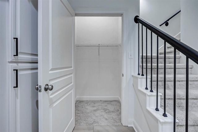 5 Versante Court, Houston, TX 77070