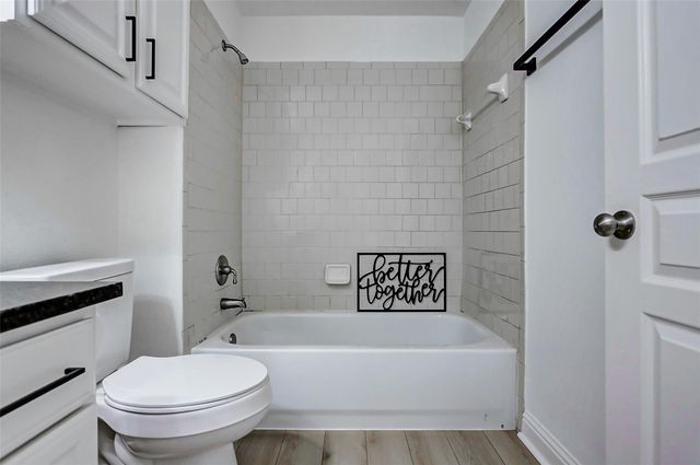 5 Versante Court, Houston, TX 77070