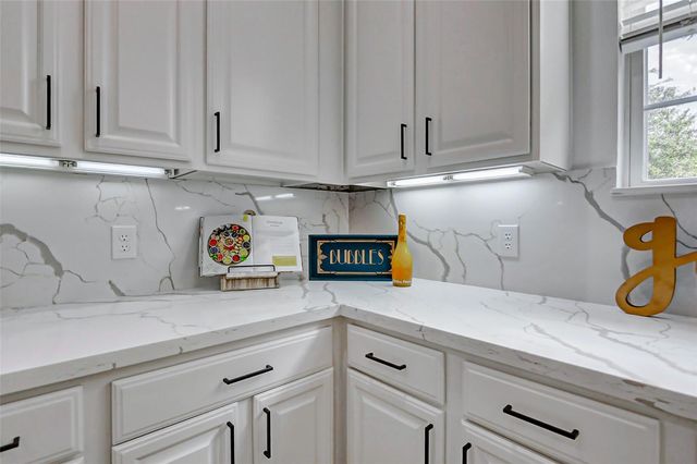 5 Versante Court, Houston, TX 77070