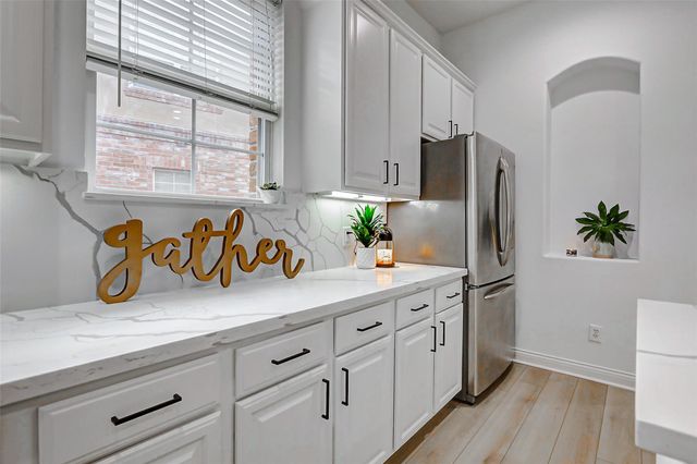 5 Versante Court, Houston, TX 77070