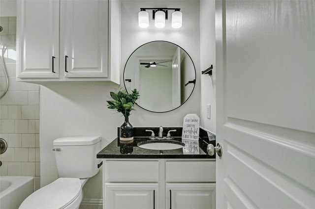 5 Versante Court, Houston, TX 77070