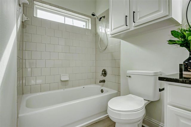 5 Versante Court, Houston, TX 77070