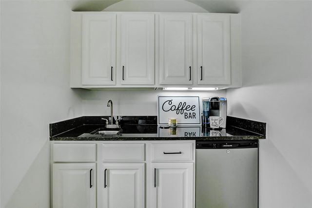 5 Versante Court, Houston, TX 77070