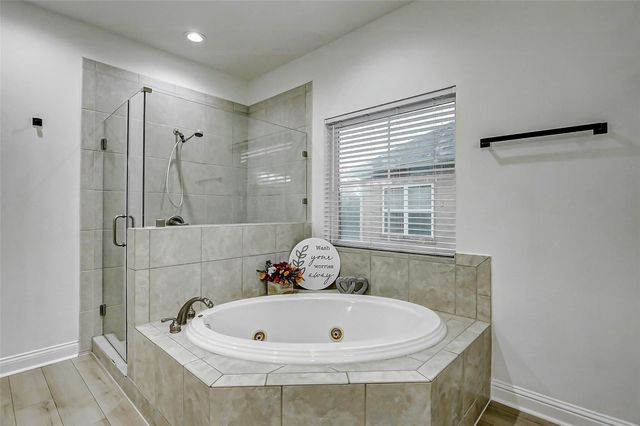 5 Versante Court, Houston, TX 77070