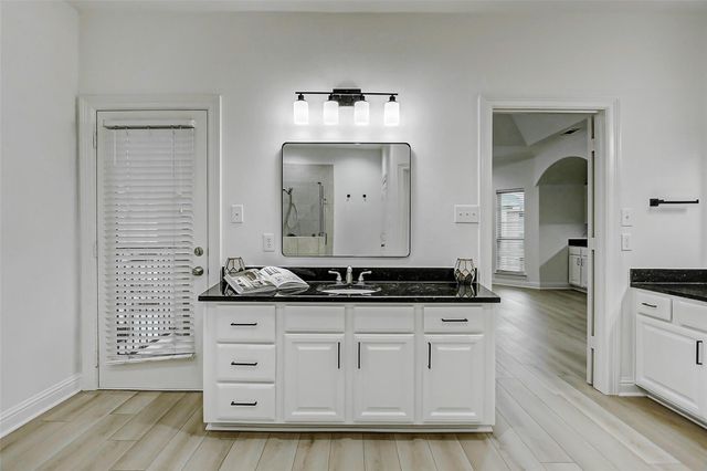 5 Versante Court, Houston, TX 77070