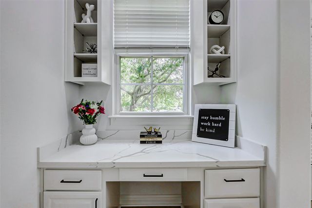 5 Versante Court, Houston, TX 77070